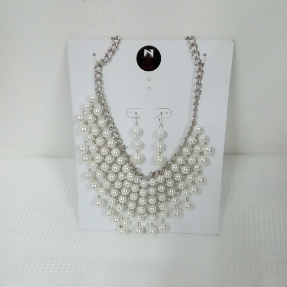 Deja Vous Jewelry - NWT Pearl Bib Statement Set Deja Vous Jewelry - NWT Pearl Bib Statement Set